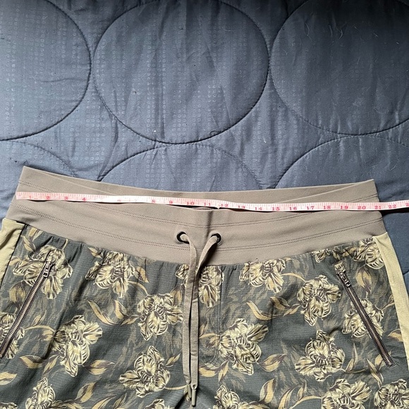 Athleta Trekkie North Printed Jogger Size 2X In Firma Floral Olive - Picture 6 of 14